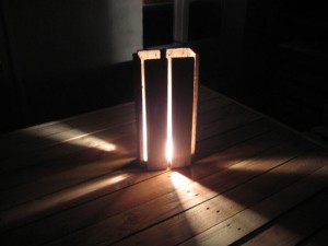 Une lampe à fabriquer soi-même avec des palettes récupérées
