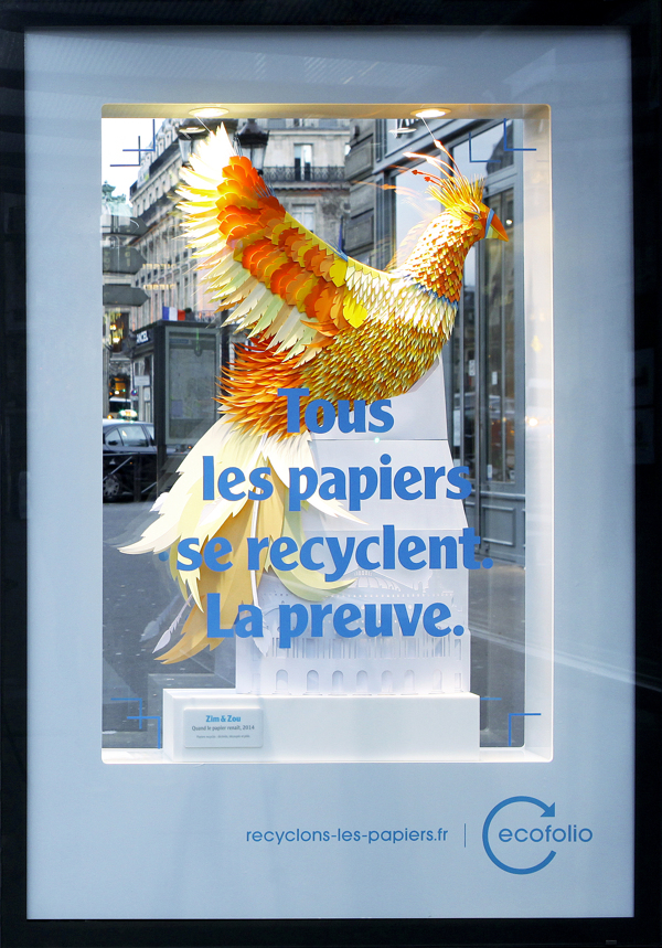 la campagne de sensibilisation d'écofolio sur le recyclage du papier s'appuie sur ce phoenix entierement réalisé en papier recyclé